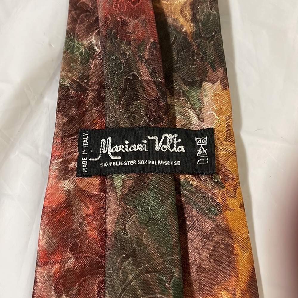 Mariano Volta men’s tie in fall colors of green, orange, gold, red 4”W x 58” - Picture 5 of 6